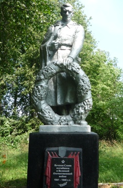 д. Полоница Кричевского р-на. Памятник был установлен в 1967 году на братской могиле, в которой похоронено 124 советских воина, в т.ч. 4 неизвестных, погибших в годы войны. 