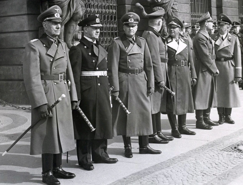 Франц Бёме, Эрих Редер, Генрих Герман, фон Браухич, Вильгельм Кейтель, Рудольф Гесс и Генрих Гиммлер. 1941 г.