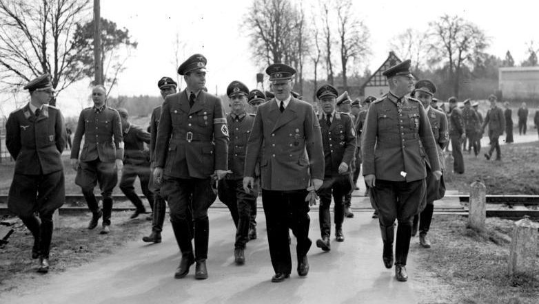 Альберт Шпеер и Адольф Гитлер. 1942 г.