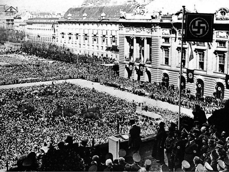Выступление Гитлера на митинге. 16 марта 1938 г. 