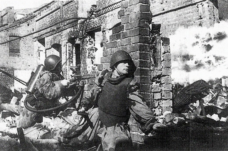 Штурм здания бойцами 1-й ШИСБр. Центральный фронт, сентябрь 1943 г.