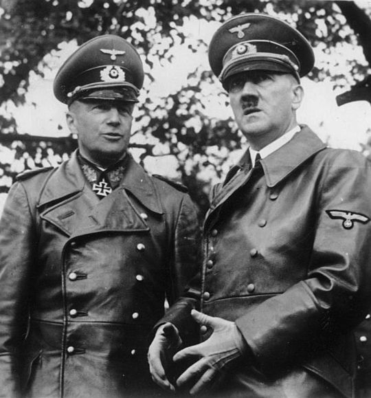 Вальтер фон Браухич и Адольф Гитлер. 1940 г.