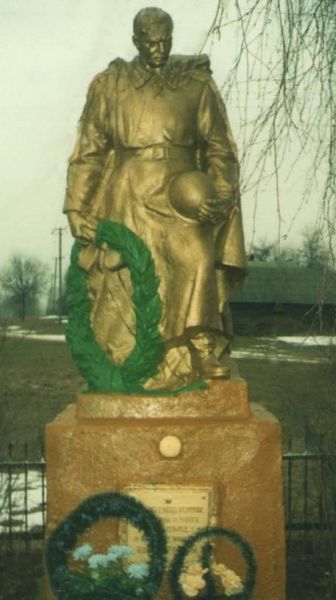 д. Селец Быховского р-на. Братская могила, в которой похоронено 147 советских воинов, погибших в 1944 году.