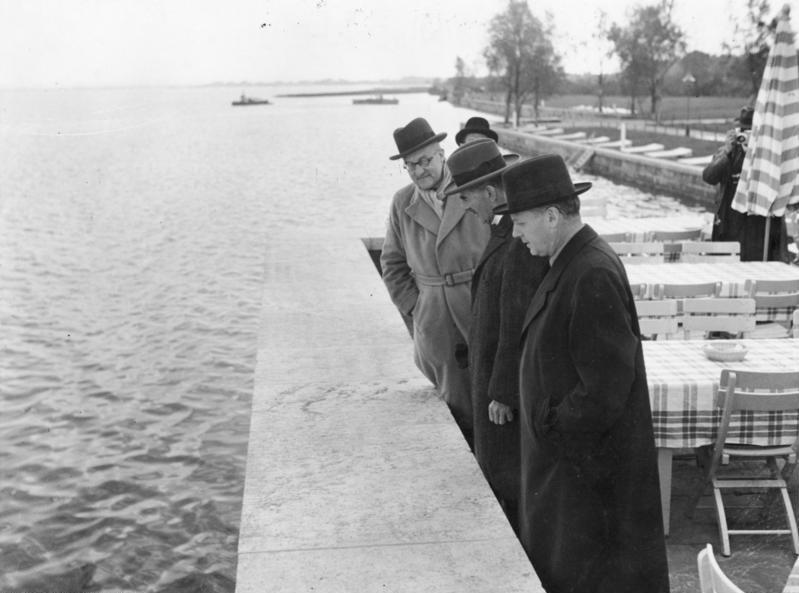 Иоахим Риббентроп во время Мюнхенской конференции. 1938 г.