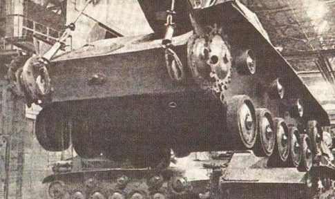 Сборка танка Т-70. 1942 г.