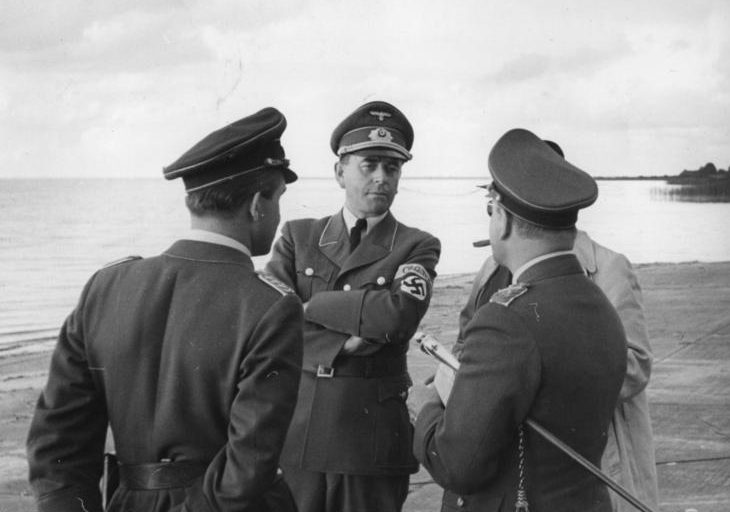 Альберт Шпеер и Адольф Галланд на озеро Мюриц. 1943 г.