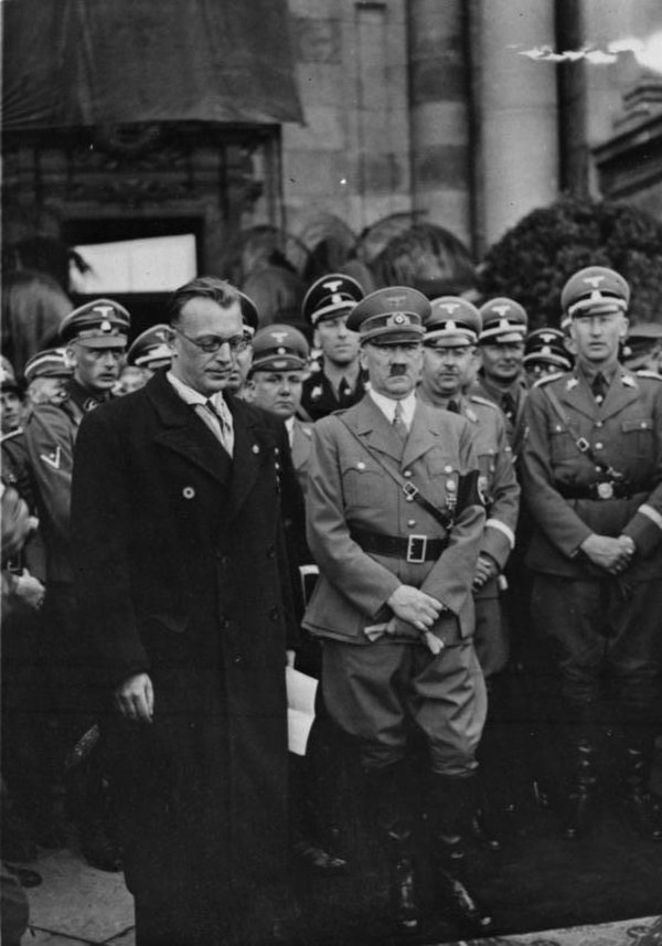 Сейс-Инкварт, Гитлер, Гиммлер и Гейдрих в Вене. Март 1938 г.