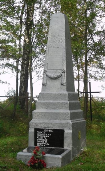 д. Тыща Мстиславского р-на. Памятник установлен в 1965 году на братской могиле, в которой похоронено 73 советских воина, погибших в годы войны. 