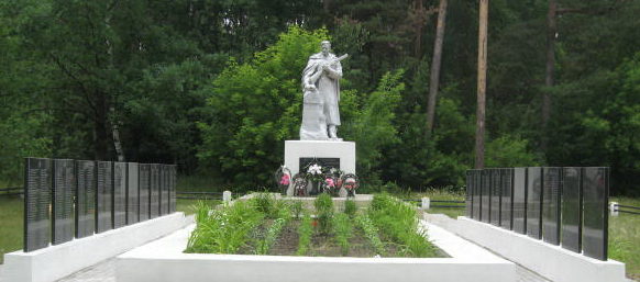п. Ухлясть Быховского р-на. Памятник воинам, погибшим в годы войны. 