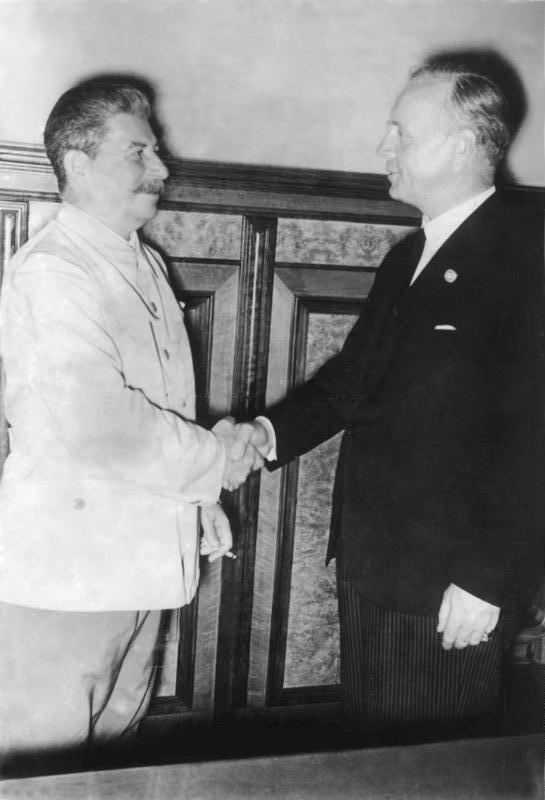 Иоахим Риббентроп и Иосиф Сталин. Морсква. 1939 г.