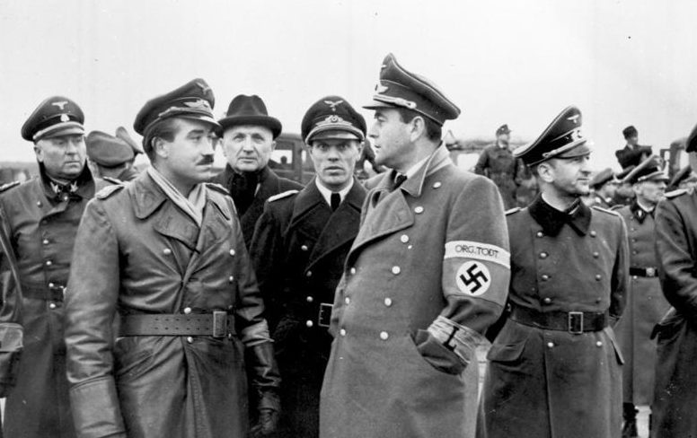 Альберт Шпеер и Адольф Галланд. 1943 г.