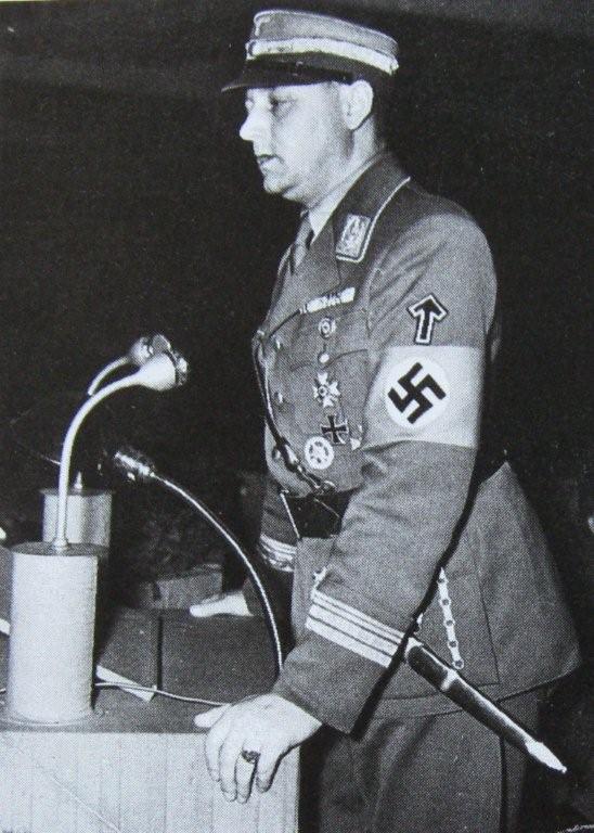 Виктор Лютце на трибуне. 1940 г.