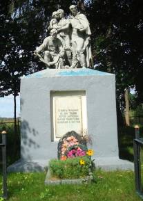 д. Збышин Кировского р-на. Памятник, установленный на братской могиле, в которой похоронено 286 советских воинов, в т.ч. 169 неизвестных, погибших в 1942 году. 
