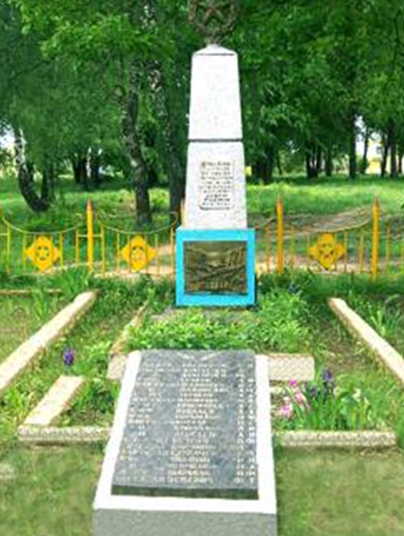 д. Колбча Кличевского р-на. Памятник установлен в 1958 году на братской могиле, в которой похоронено 33 советских воина и партизана, в т.ч. 11 неизвестных, погибших в годы войны.