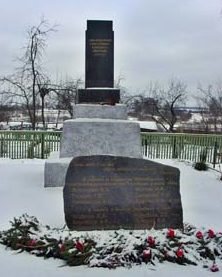 д. Благовичи Чаусского р-на. Памятник погибшим студентам в годы войны. 
