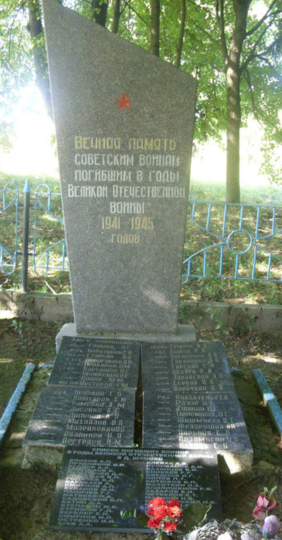 д. Шамово Мстиславского р-на. Памятник установлен в 1975 году на братской могиле, в которой похоронено 102 советских воина, погибших в годы войны.