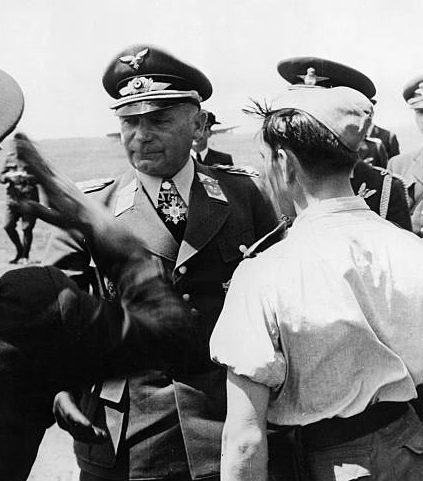 Отто Деслох в Румынии с летчиками. 1944 г.