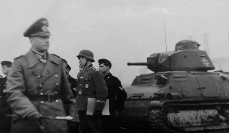 Вальтер Браухич у трофейного танка Somua S-35. 1941 г.