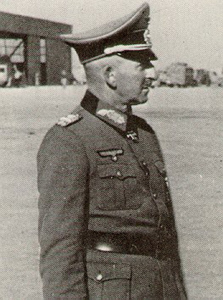 Ганс Юрген Арним на аэродроме в Северной Африке. 1943 г.