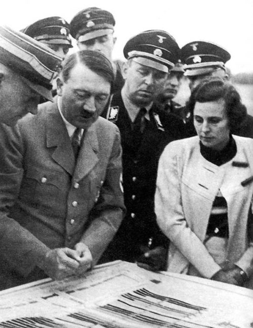 Виктор Лютце, Адольф Гитлер и Лени Рифеншталь. 1941 г.