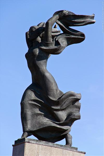 Скульптурный памятник «Победа». 
