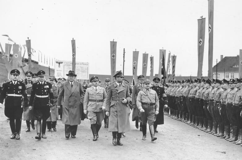 Генрих Дорпмюллер в свите Рудольфа Гесса. 1938 г.