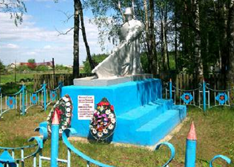 д. Новые Максимовичи Кличевского р-на. Памятник установлен в 1964 году на братской могиле, в которой похоронено 23 советских воина, в т.ч. 19 неизвестных, погибших в годы войны.