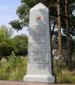 д. Доколь Глусского р-на. Памятник, установленный на братской могиле, в которой похоронено 6 партизан, в т.ч. 1 неизвестный, погибших в годы войны. 