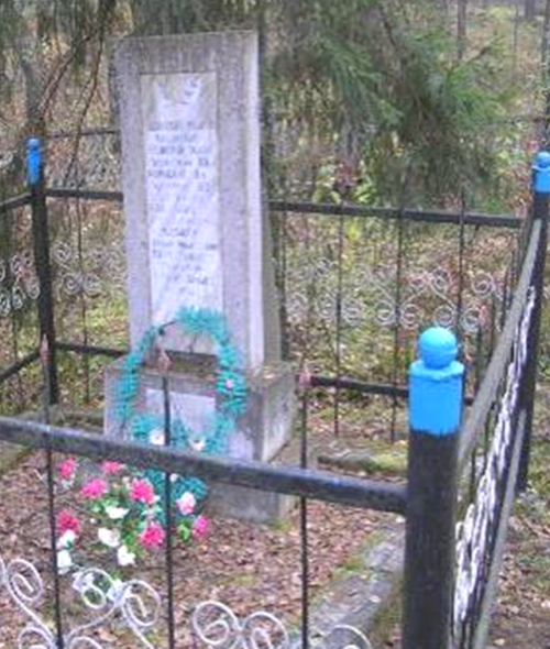 д. Пересопня Кличевского р-на. Памятник на кладбище установлен в 1981 году на братской могиле, в которой похоронено 8 советских воинов, погибших в 1944 году.