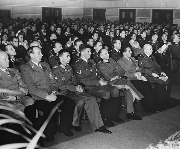 Эдуард Дитль на партийном съезде. 1939 г.