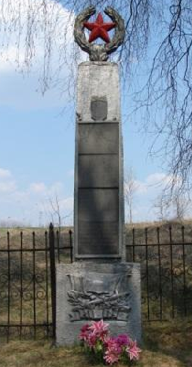 д. Б. Трилесин Белыничского р-на. Памятник, установленный на братской могиле, в которой похоронено 22 неизвестных воина, погибших в 1942 году. 