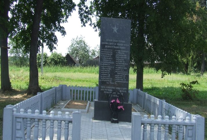 д. Семукачи Могилевского р-на. Братская могила, в которой похоронено 38 воинов.