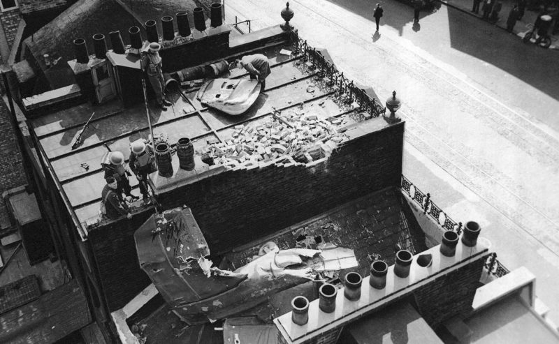 Остатки сбитого бомбардировщика «Do-17». 15 сентября 1940 г.