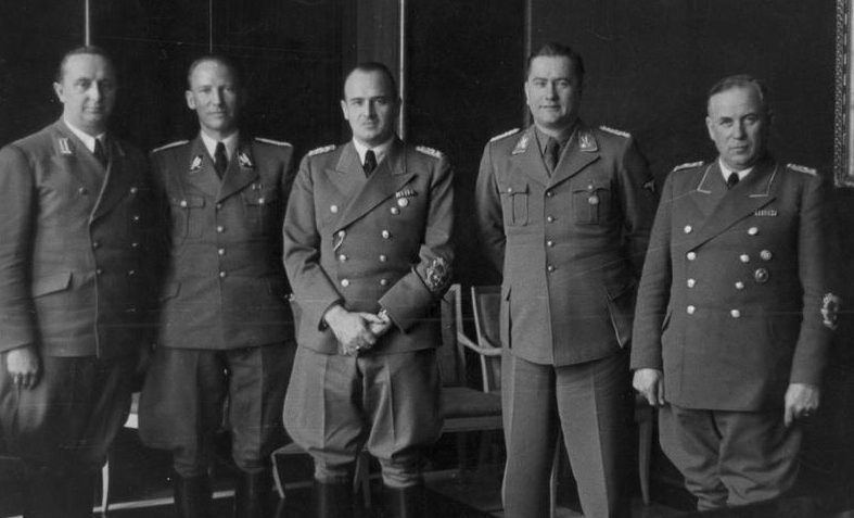 Карл Ляш, Отто Вехтер, Ганс Франк, Людвиг Фишер, Эрнст Зорнер. 1942 г. 