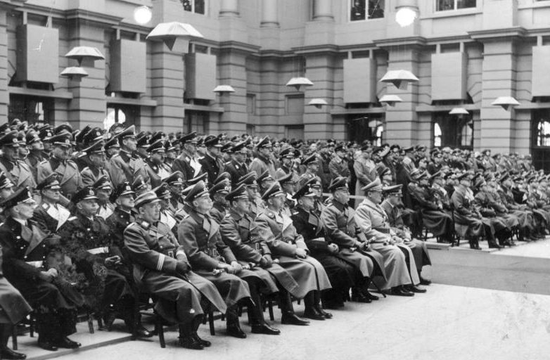 Федор фон Бок на собрании в память погибших в 1943 г. Берлин. 1943 г.