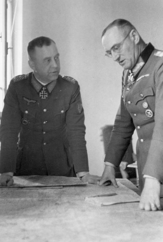 Отто Вёлер и Фердинанд Шёрнер. 1944 г.
