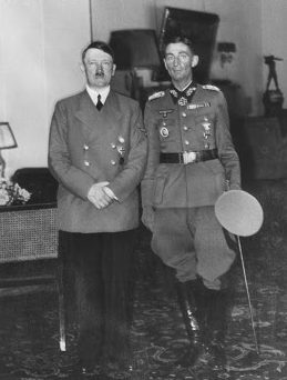 Эдуард Дитль и Адольф Гитлер. 1940 г.