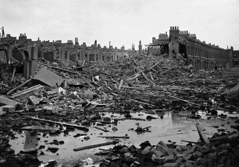 Разрушения в районе Докленда. 17 сентября 1940 г.