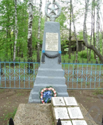 д. Дедня Чаусского р-на. Братская могила, в которой похоронено 65 воинов.