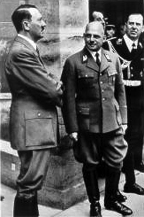 Фриц Заукель и Адольф Гитлер. 1942 г.