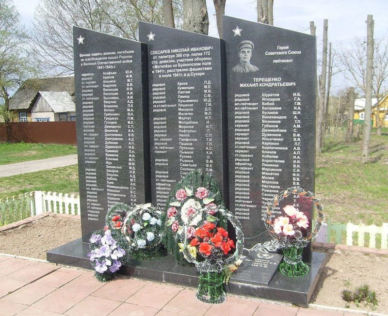 д. Сухари Могилевского р-на. Памятник землякам, погибшим в годы войны.