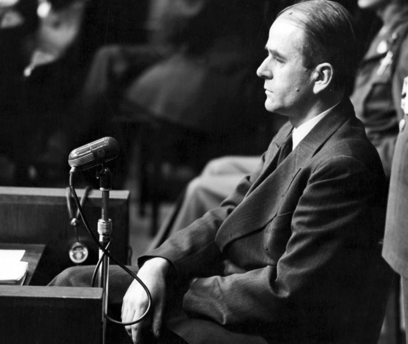 Альберт Шпеер на Нюрнбергском процессе. 1946 г.