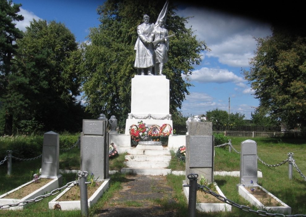 д. Замошье Осиповичского р-на. Памятник на кладбище был установлен в 1994 году на братской могиле, в которой похоронено 31 советский воин, в т.ч. один неизвестный, погибшие в годы войны.