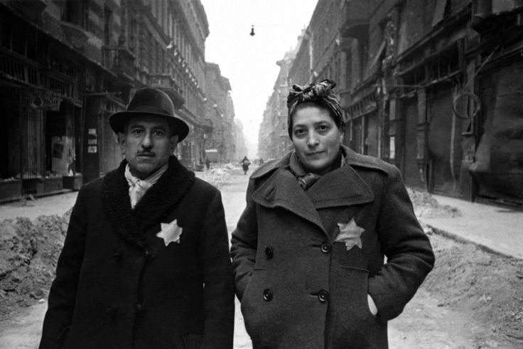 Евреи с нашивкой звезды Давида. 1941 г.