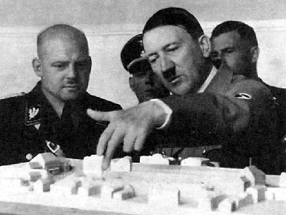 Фриц Заукель и Адольф Гитлер. 1944 г.