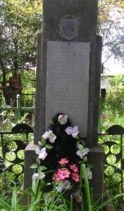 д. Польковичи Кировского р-на. Памятник, установленный на братской могиле, в которой похоронено 25 советских воинов, погибших в годы войны. 