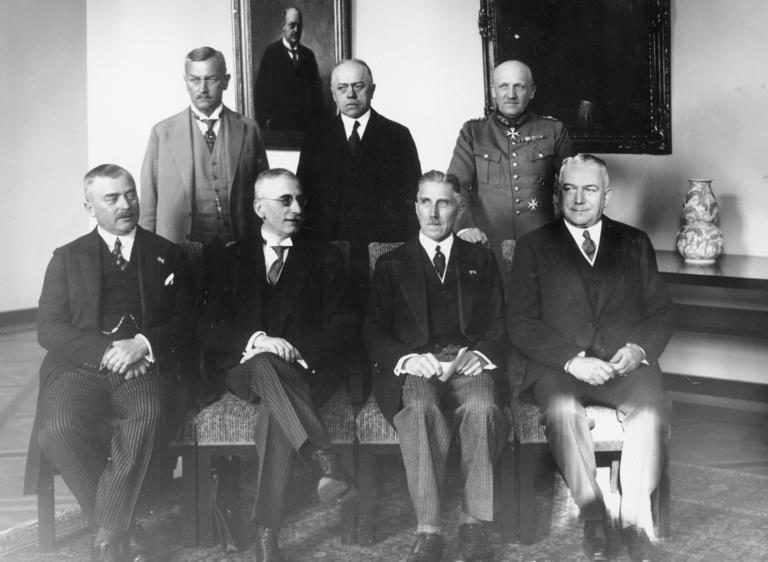 Константин Нейрат и члены кабинета министров фон Парена. 1932 г.