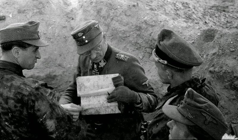 Герберт Гилле с офицерами. 1943 г.