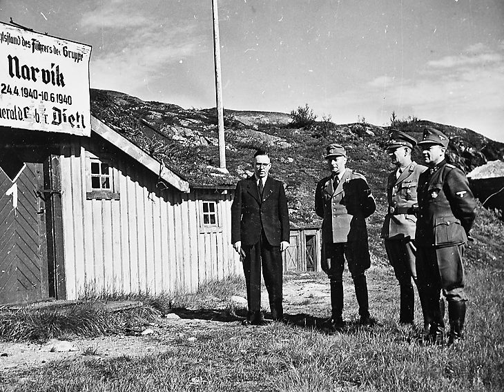 Эдуард Дитль и Йозеф Тербовен на базе горных стрелков. Норвегия. 1942 г.