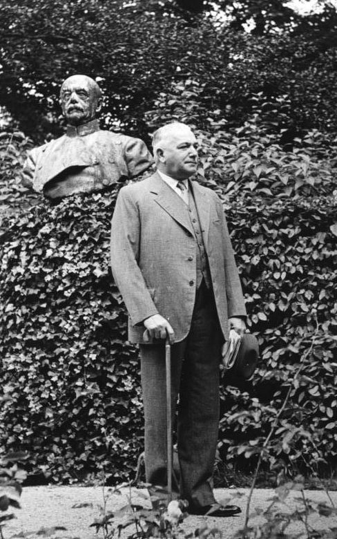 Константин Нейрат. Берлин. 1933 г.
